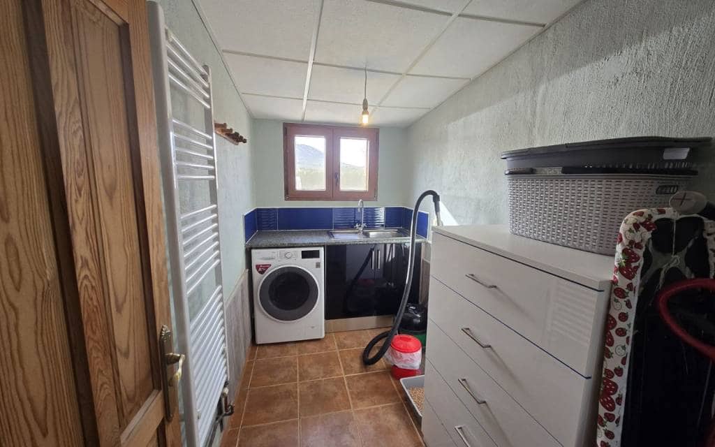 5 bedroom Villa for sale in Villena with pool - € 330,000 (Ref: 9602980)