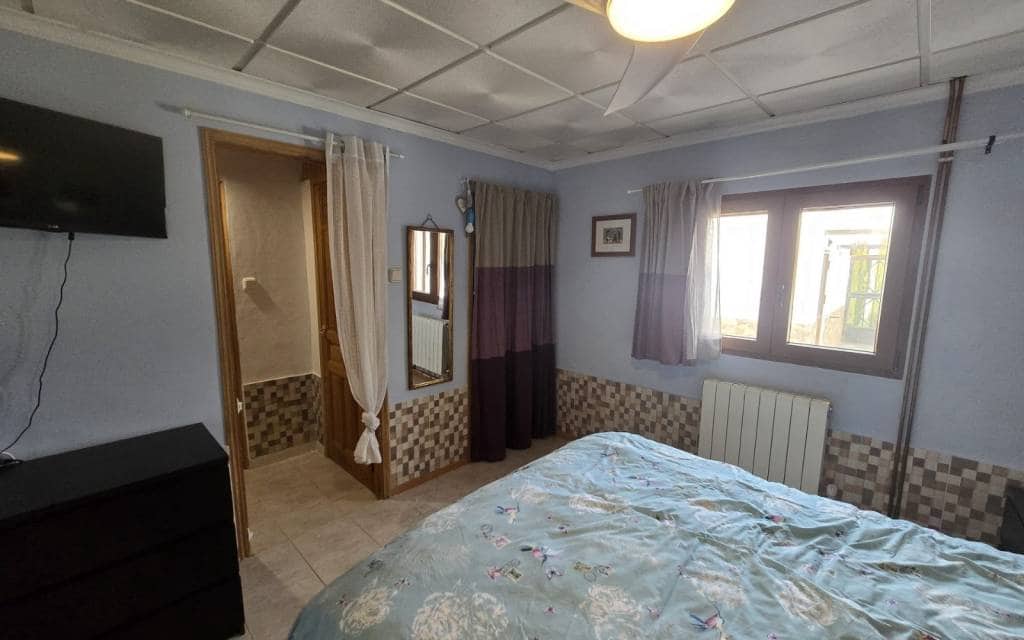 5 bedroom Villa for sale in Villena with pool - € 330,000 (Ref: 9602980)