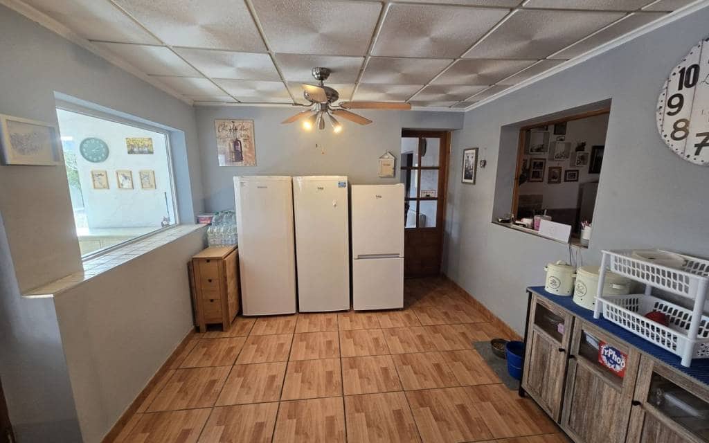 5 bedroom Villa for sale in Villena with pool - € 330,000 (Ref: 9602980)