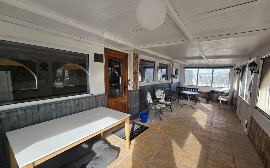 5 bedroom Villa for sale in Villena with pool - € 330,000 (Ref: 9602980)