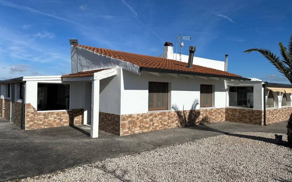 5 bedroom Villa for sale in Villena with pool - € 330,000 (Ref: 9602980)