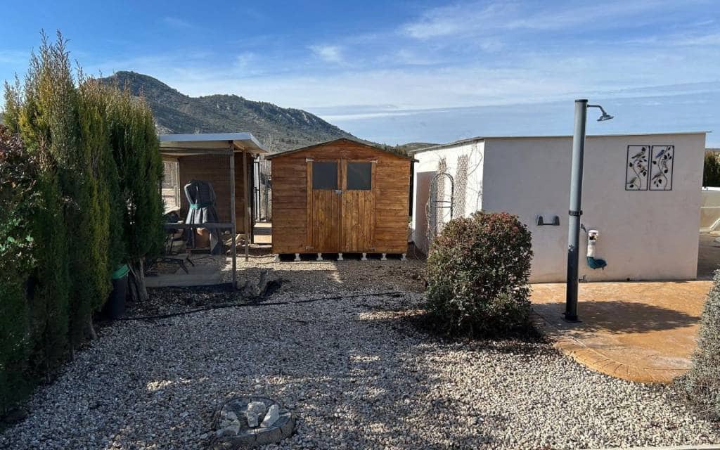 5 bedroom Villa for sale in Villena with pool - € 330,000 (Ref: 9602980)