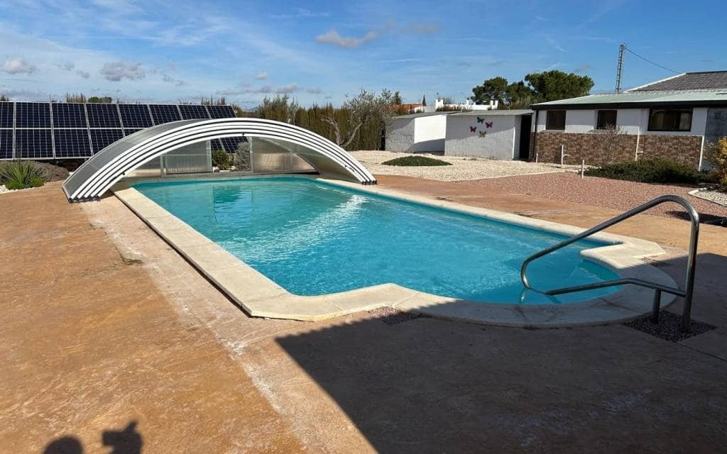 5 bedroom Villa for sale in Villena with pool - € 330,000 (Ref: 9602980)