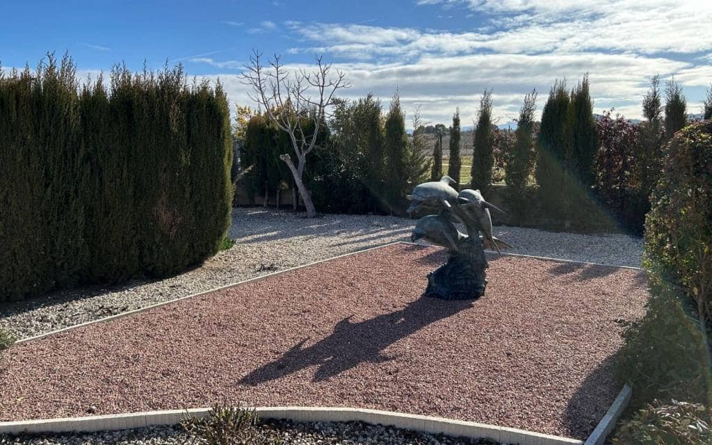 5 bedroom Villa for sale in Villena with pool - € 330,000 (Ref: 9602980)