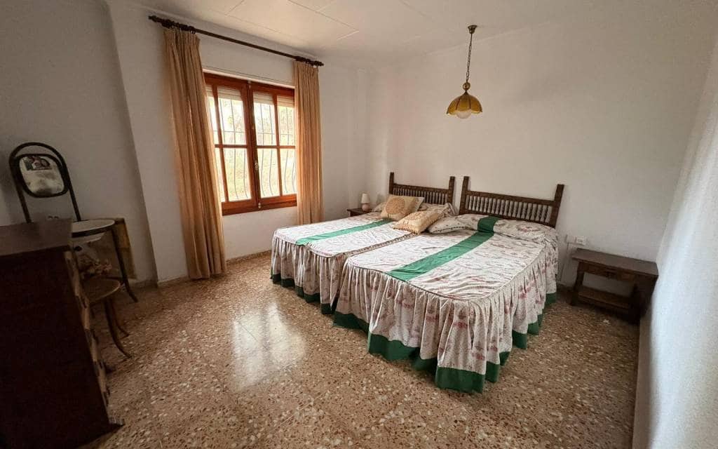 4 bedroom Villa for sale in Sax with pool - € 315,000 (Ref: 9605398)