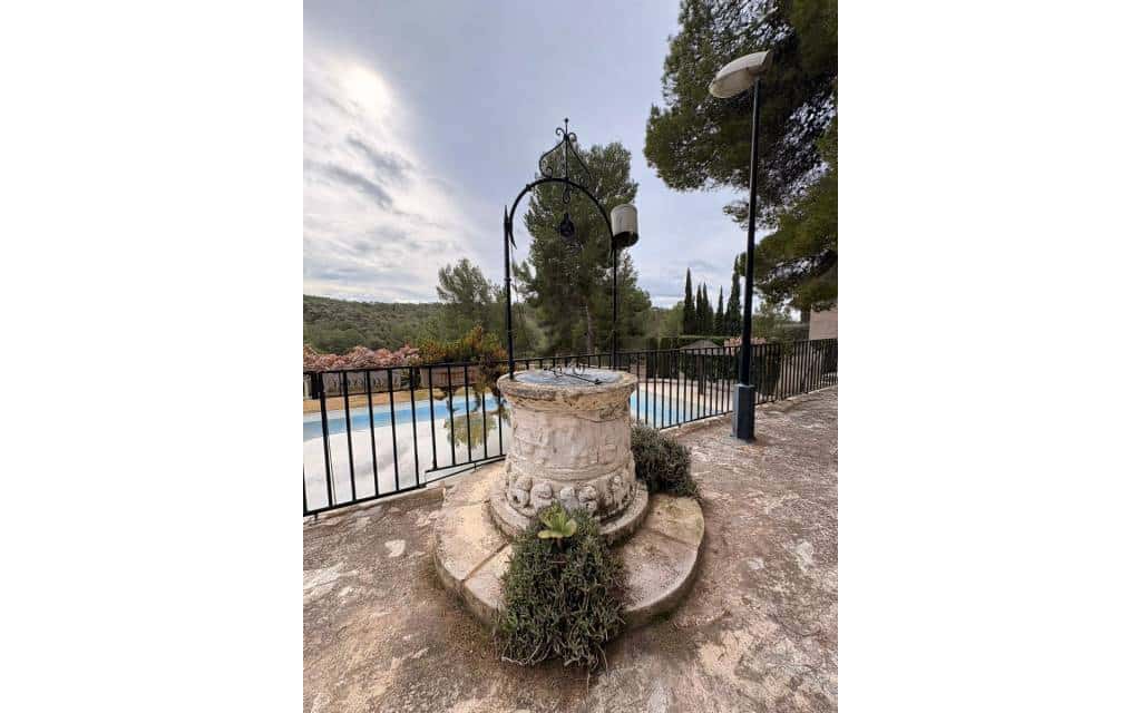 4 bedroom Villa for sale in Sax with pool - € 315,000 (Ref: 9605398)