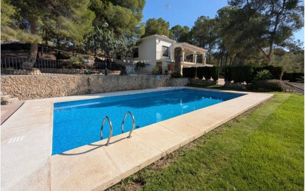 4 bedroom Villa for sale in Sax with pool - € 315,000 (Ref: 9605398)