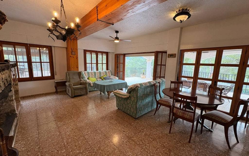 4 bedroom Villa for sale in Sax with pool - € 315,000 (Ref: 9605398)