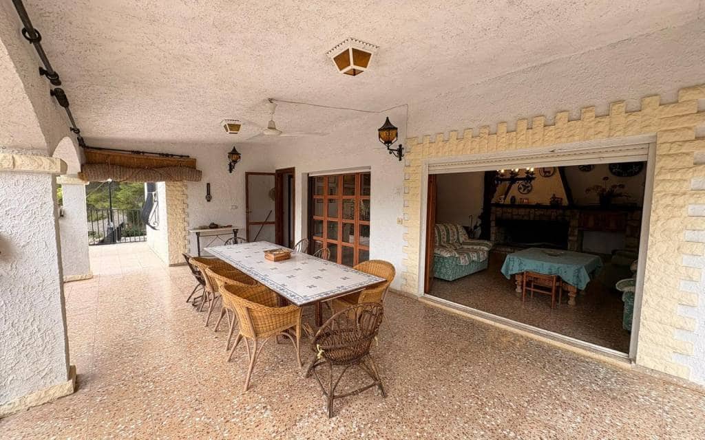 4 bedroom Villa for sale in Sax with pool - € 315,000 (Ref: 9605398)
