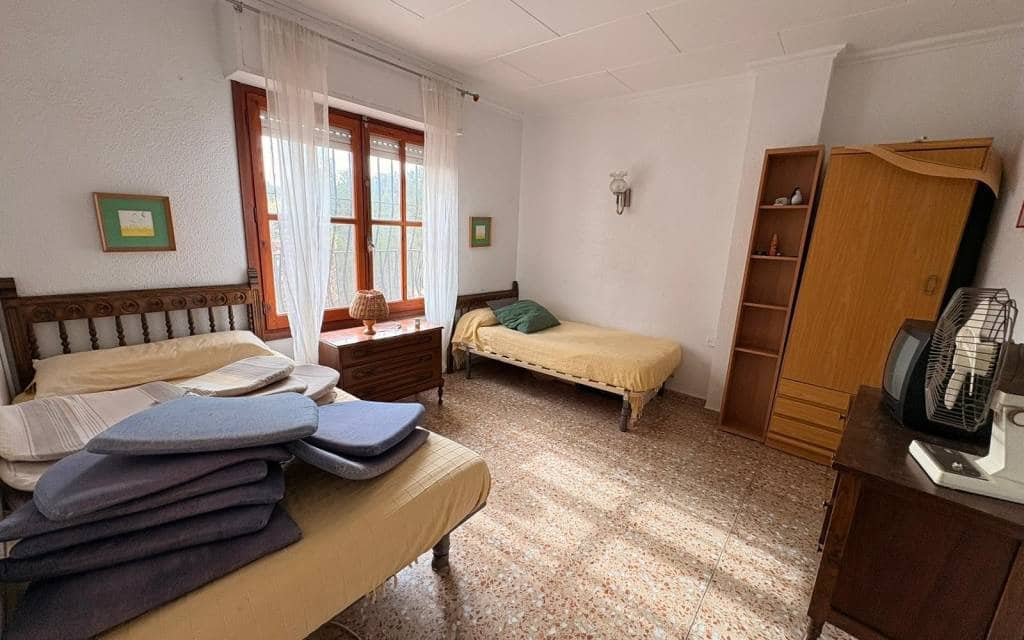 4 bedroom Villa for sale in Sax with pool - € 315,000 (Ref: 9605398)