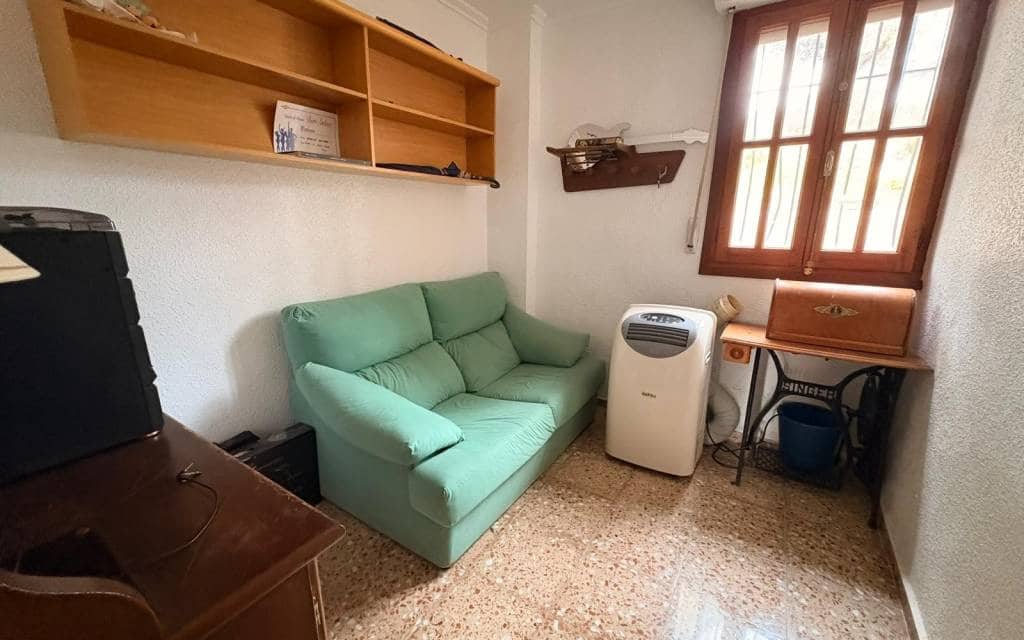 4 bedroom Villa for sale in Sax with pool - € 315,000 (Ref: 9605398)