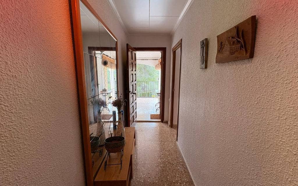 4 bedroom Villa for sale in Sax with pool - € 315,000 (Ref: 9605398)