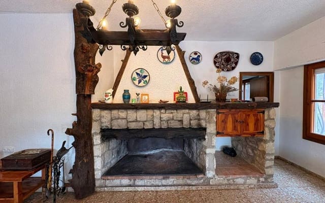 4 bedroom Villa for sale in Sax with pool - € 315,000 (Ref: 9605398)