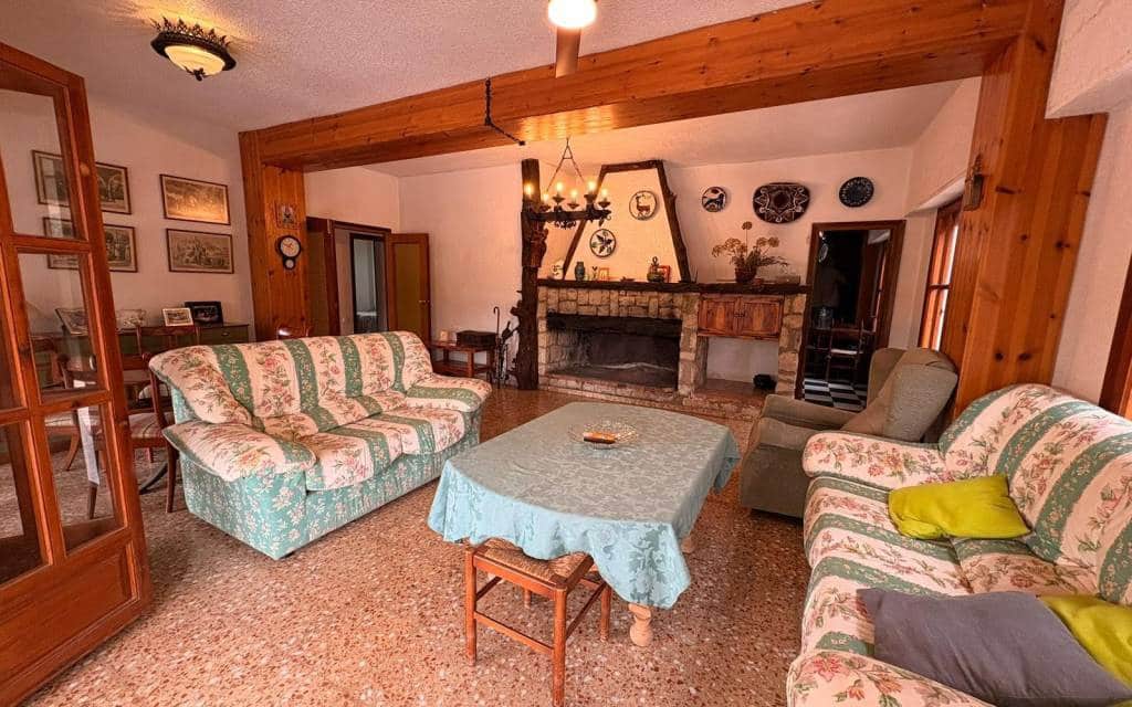 4 bedroom Villa for sale in Sax with pool - € 315,000 (Ref: 9605398)