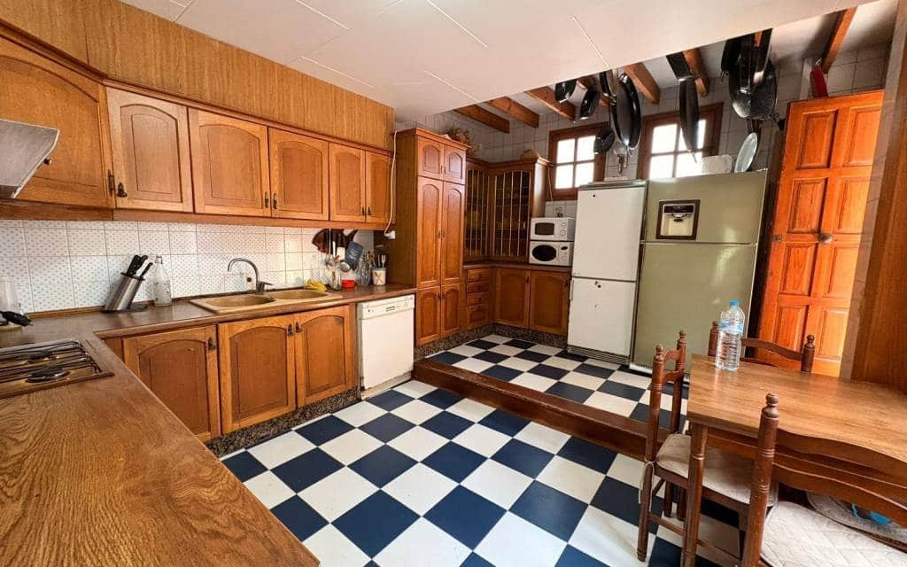 4 bedroom Villa for sale in Sax with pool - € 315,000 (Ref: 9605398)