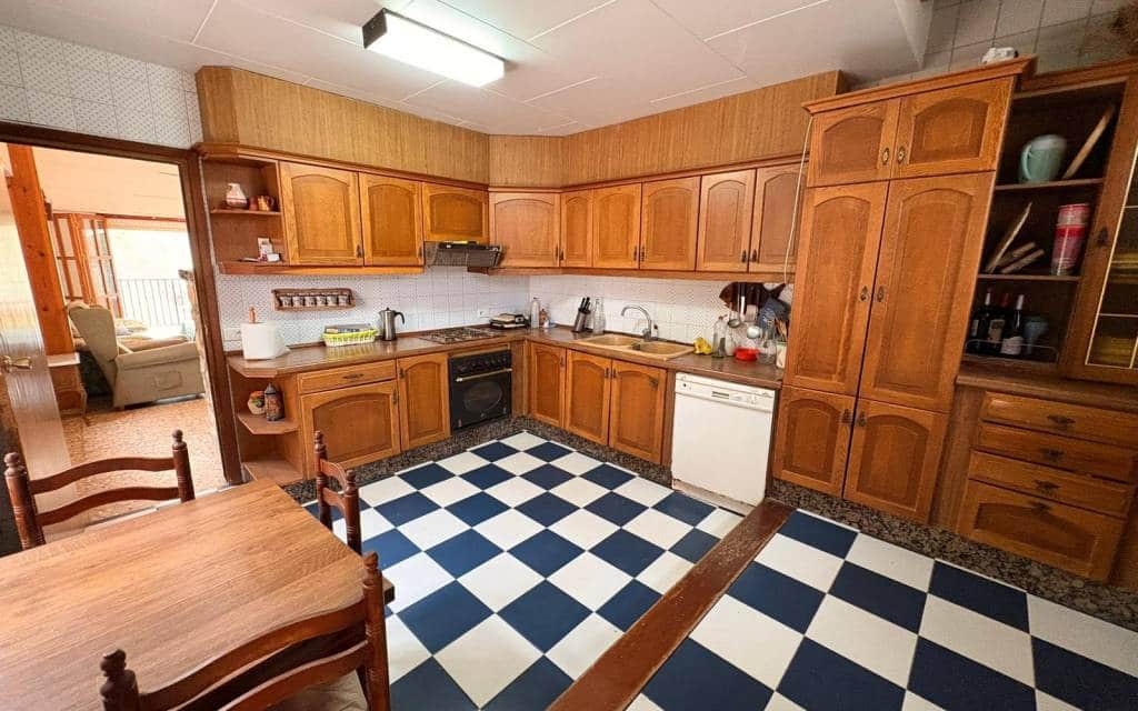 4 bedroom Villa for sale in Sax with pool - € 315,000 (Ref: 9605398)