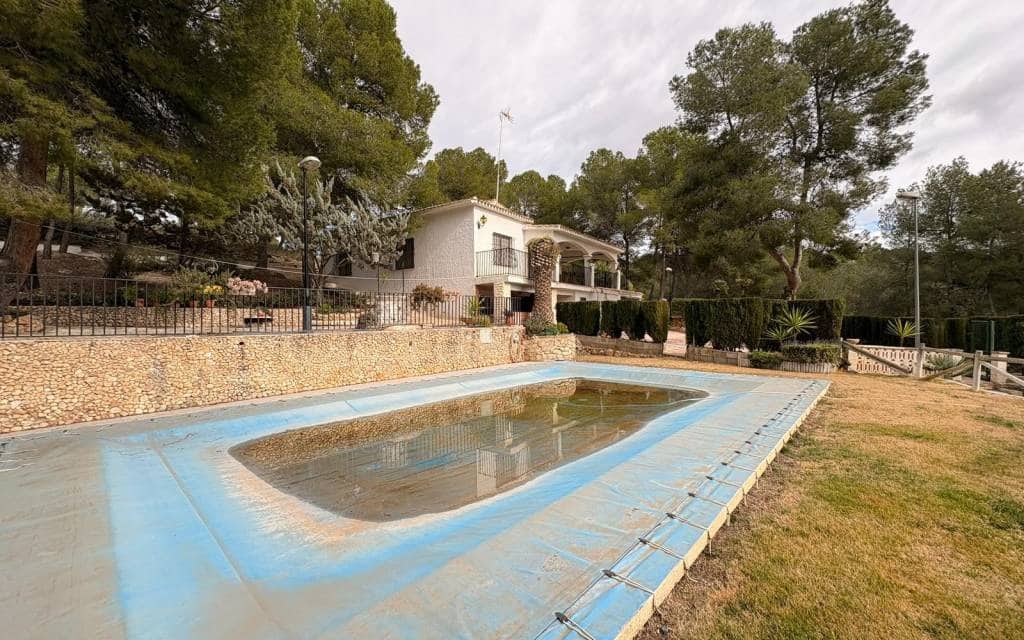 4 bedroom Villa for sale in Sax with pool - € 315,000 (Ref: 9605398)