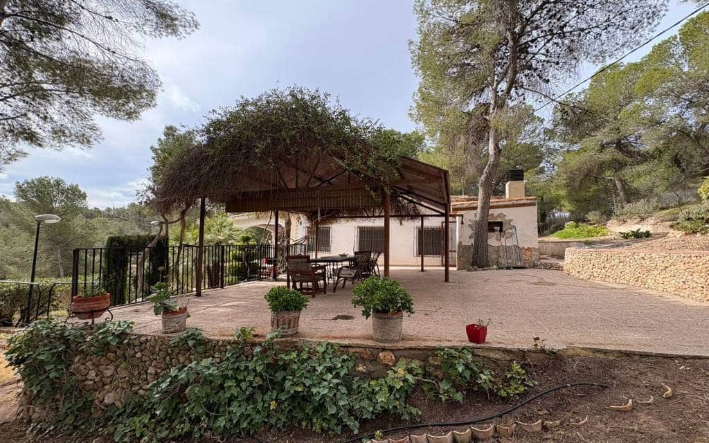 4 bedroom Villa for sale in Sax with pool - € 315,000 (Ref: 9605398)