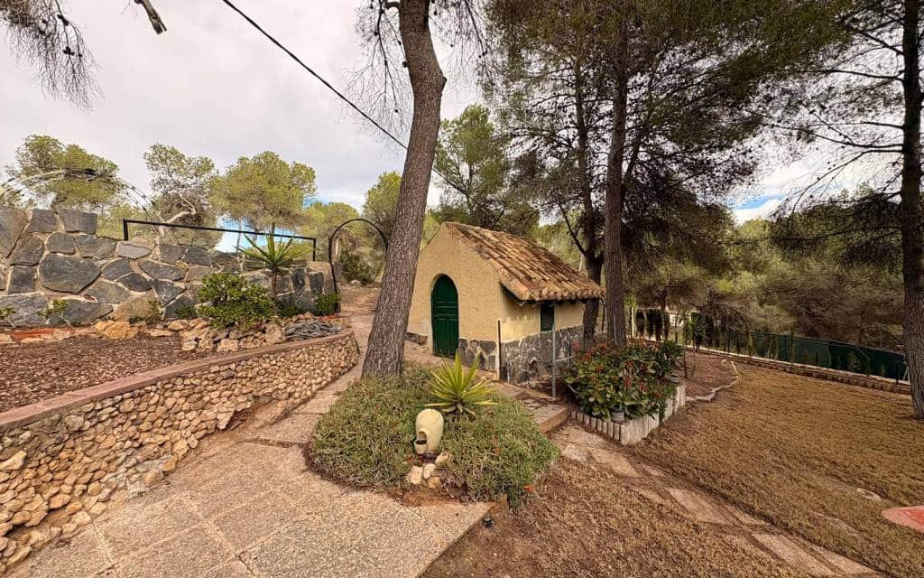 4 bedroom Villa for sale in Sax with pool - € 315,000 (Ref: 9605398)