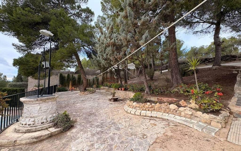 4 bedroom Villa for sale in Sax with pool - € 315,000 (Ref: 9605398)