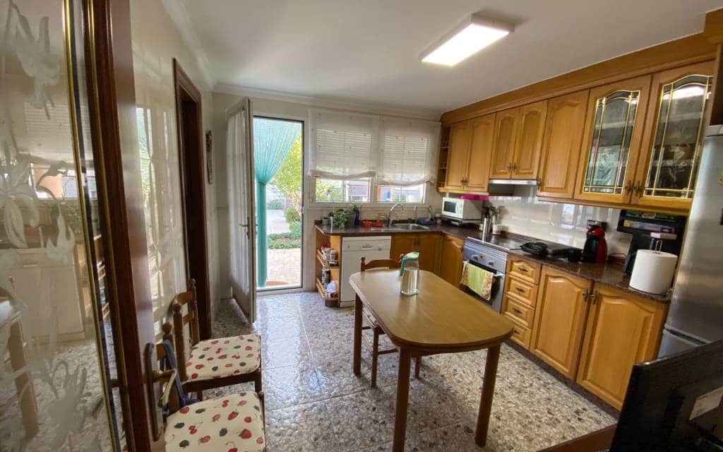 7 bedroom Townhouse for sale in Sax with pool garage - € 450,000 (Ref: 9610075)