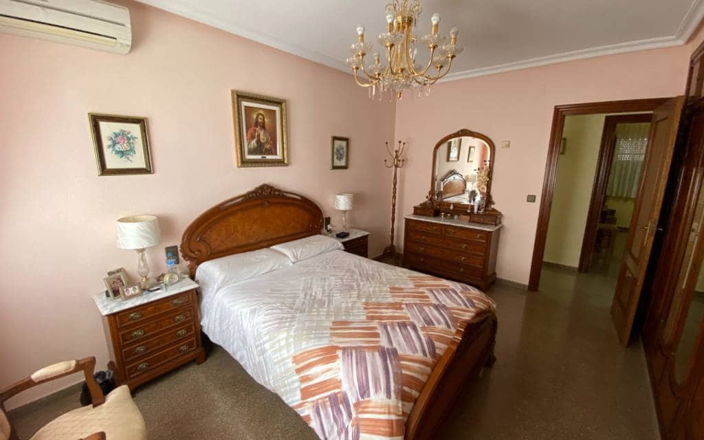 7 bedroom Townhouse for sale in Sax with pool garage - € 450,000 (Ref: 9610075)