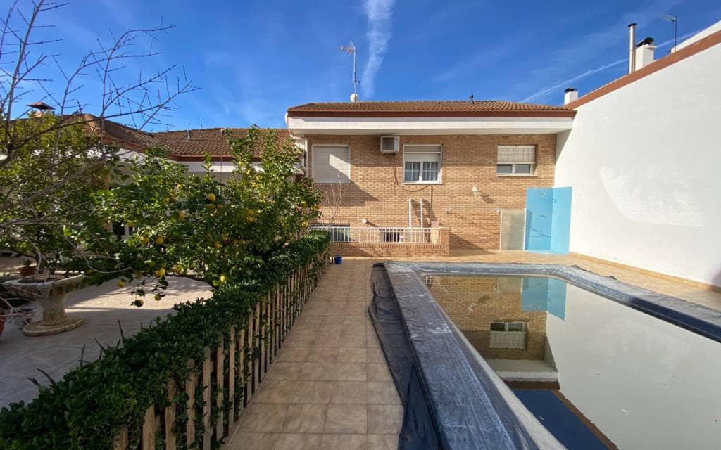 7 bedroom Townhouse for sale in Sax with pool garage - € 450,000 (Ref: 9610075)