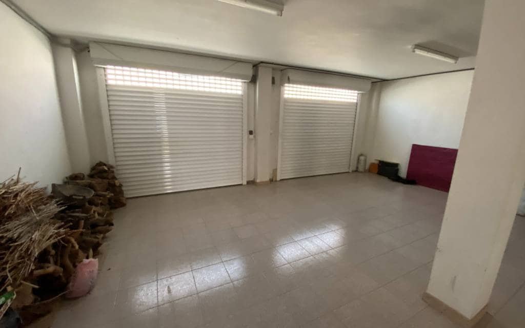 7 bedroom Townhouse for sale in Sax with pool garage - € 450,000 (Ref: 9610075)