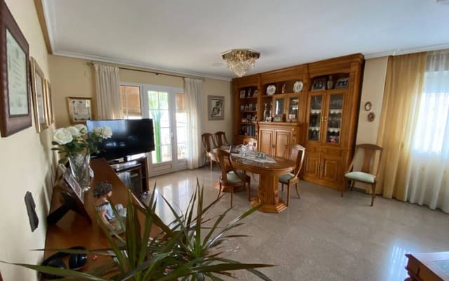 7 bedroom Townhouse for sale in Sax with pool garage - € 450,000 (Ref: 9610075)