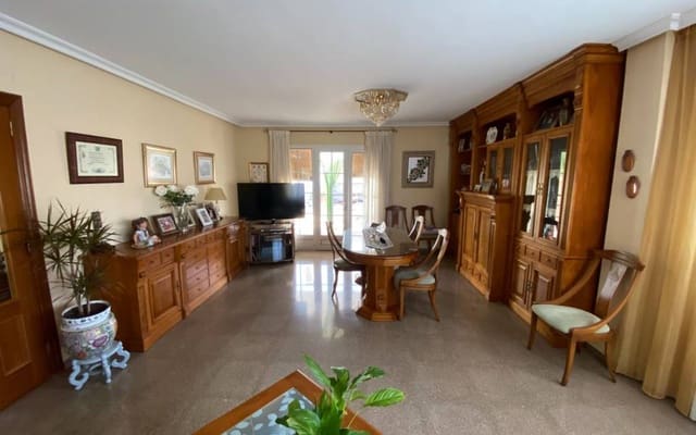 7 bedroom Townhouse for sale in Sax with pool garage - € 450,000 (Ref: 9610075)
