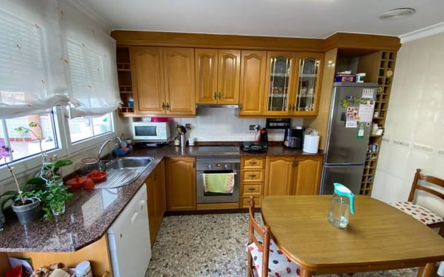 7 bedroom Townhouse for sale in Sax with pool garage - € 450,000 (Ref: 9610075)