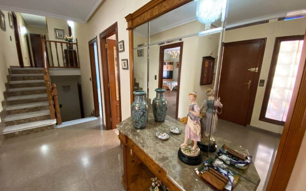 7 bedroom Townhouse for sale in Sax with pool garage - € 450,000 (Ref: 9610075)