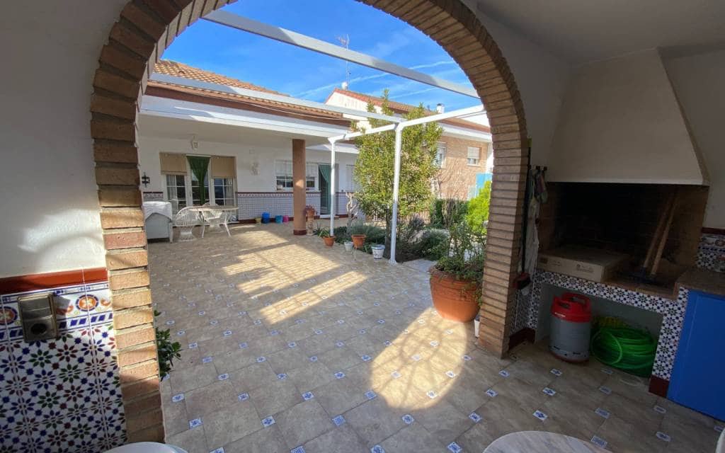 7 bedroom Townhouse for sale in Sax with pool garage - € 450,000 (Ref: 9610075)