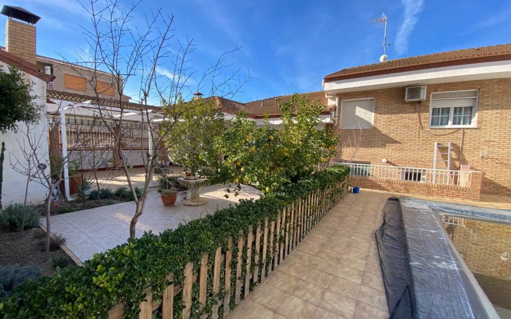 7 bedroom Townhouse for sale in Sax with pool garage - € 450,000 (Ref: 9610075)