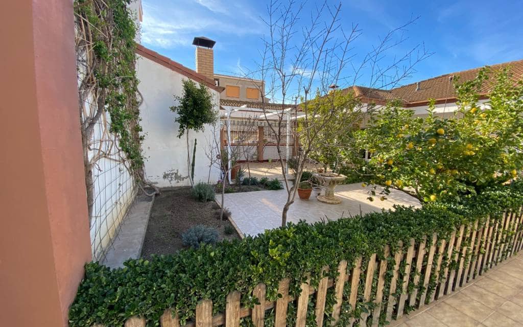 7 bedroom Townhouse for sale in Sax with pool garage - € 450,000 (Ref: 9610075)