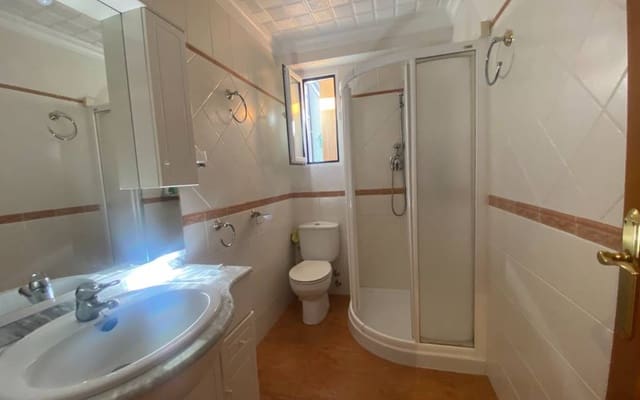 Apartamento de 3 habitaciones en Salinas en venta con piscina - 95.000 € (Ref: 9614061)