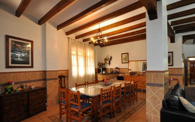 Casa de 4 habitaciones en Sax en venta con piscina garaje - 450.000 € (Ref: 9626304)