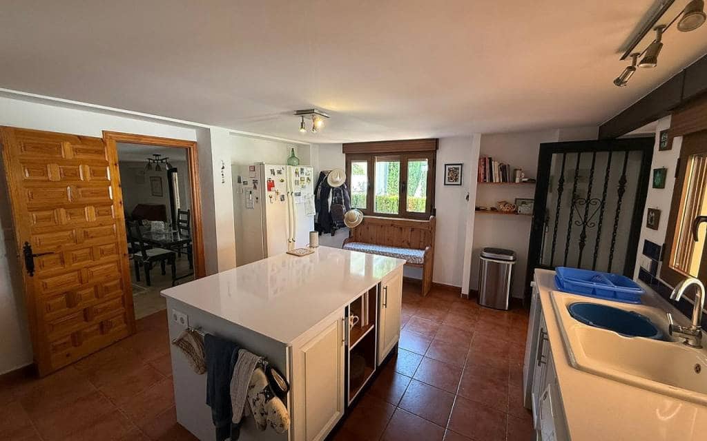 5 soveværelse Finca/Landehus til salg i Castalla med swimmingpool garage - € 325.000 (Ref: 9643482)