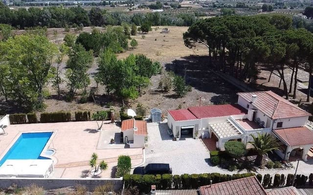 5 soveværelse Finca/Landehus til salg i Castalla med swimmingpool garage - € 325.000 (Ref: 9643482)