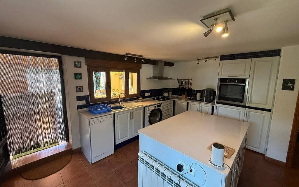 5 soveværelse Finca/Landehus til salg i Castalla med swimmingpool garage - € 325.000 (Ref: 9643482)