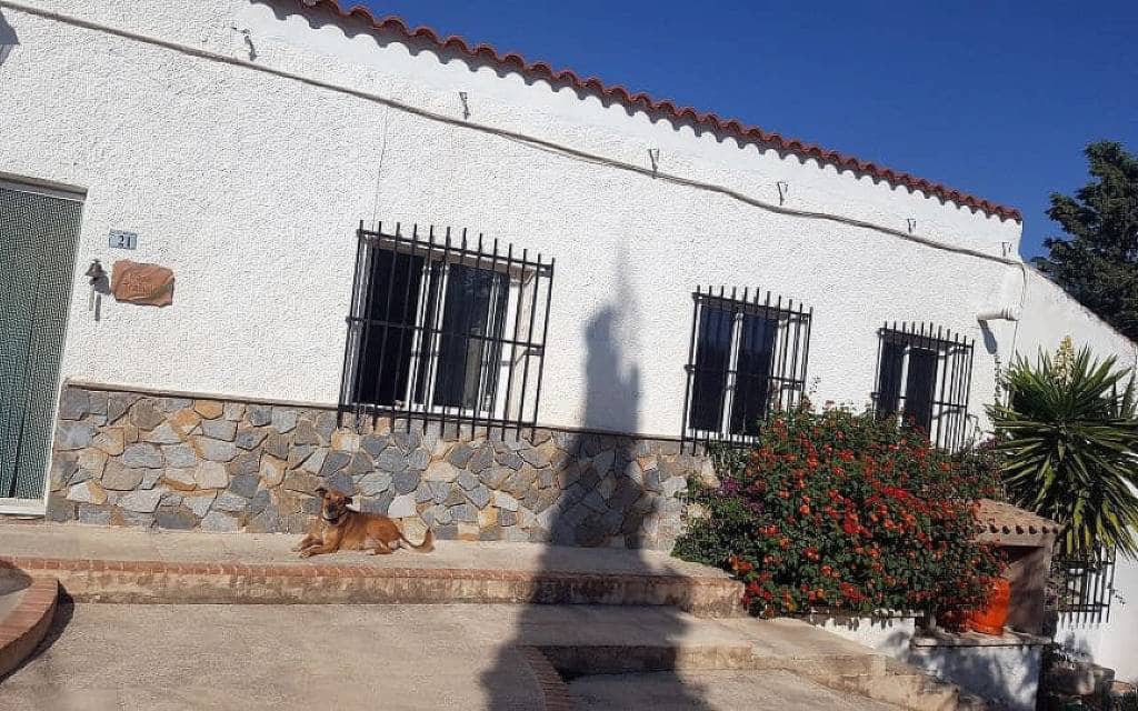 4 bedroom Finca/Country House for sale in La Romana with pool - € 199,000 (Ref: 9652343)