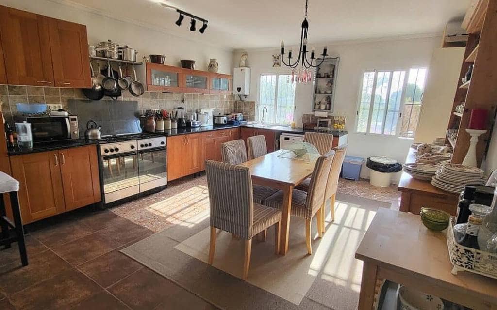 4 bedroom Finca/Country House for sale in La Romana with pool - € 199,000 (Ref: 9652343)