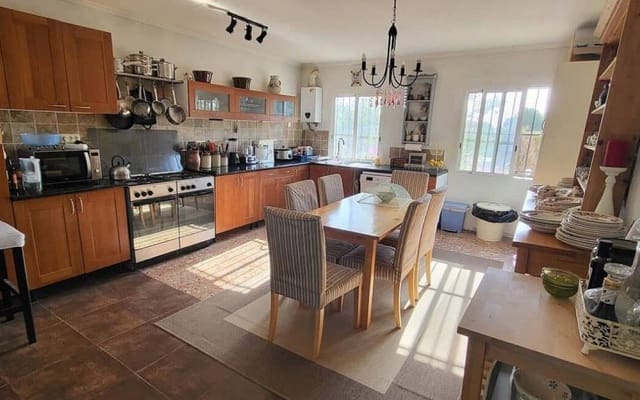 4 makuuhuone Maalaistalo myytävänä paikassa La Romana mukana uima-altaan - 199 000 € (Ref: 9652343)