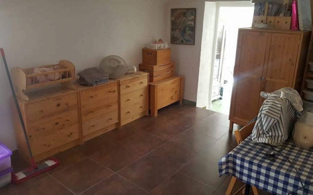 4 bedroom Finca/Country House for sale in La Romana with pool - € 199,000 (Ref: 9652343)