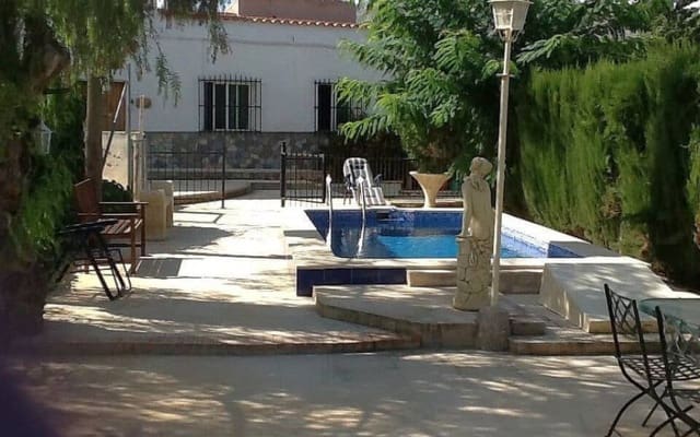 4 makuuhuone Maalaistalo myytävänä paikassa La Romana mukana uima-altaan - 199 000 € (Ref: 9652343)