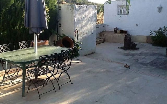 4 makuuhuone Maalaistalo myytävänä paikassa La Romana mukana uima-altaan - 199 000 € (Ref: 9652343)