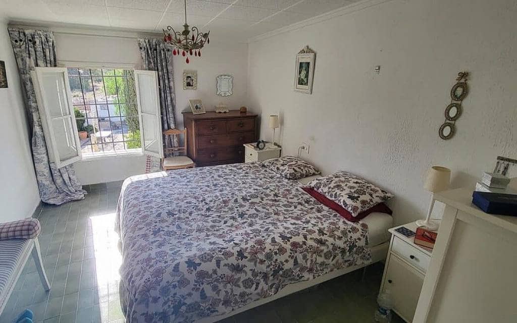 4 bedroom Finca/Country House for sale in La Romana with pool - € 199,000 (Ref: 9652343)