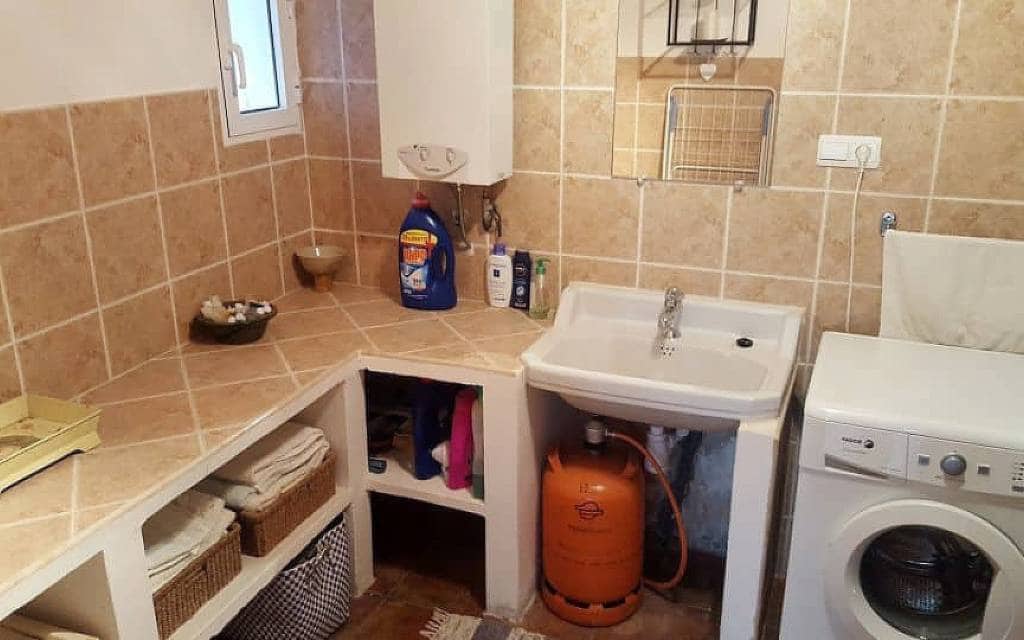 4 bedroom Finca/Country House for sale in La Romana with pool - € 199,000 (Ref: 9652343)