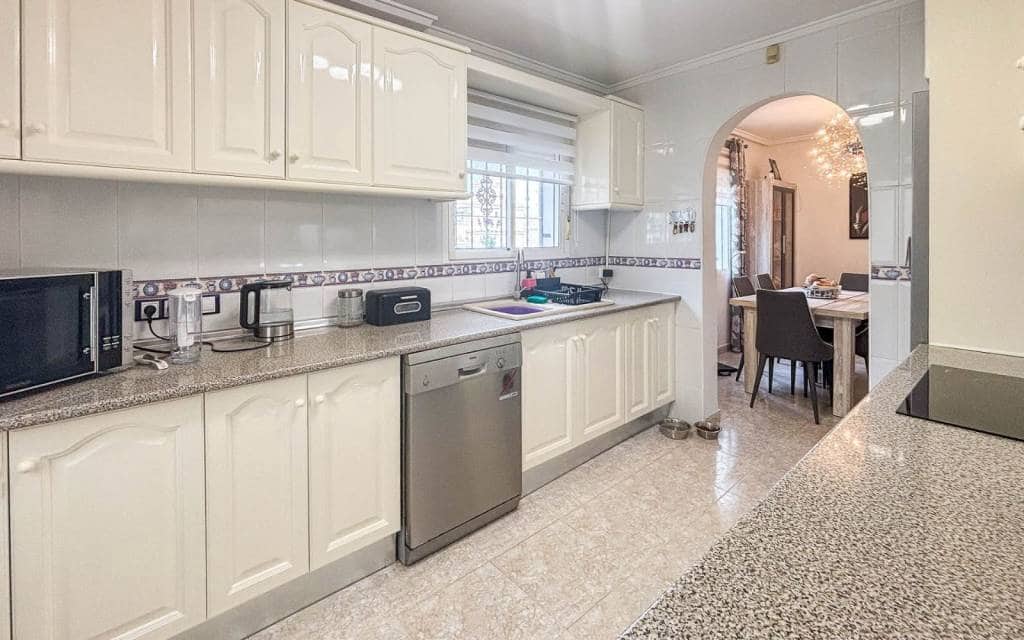 5 Zimmer Villa zu verkaufen in Monforte del Cid mit Pool - 384.950 € (Ref: 9665134)