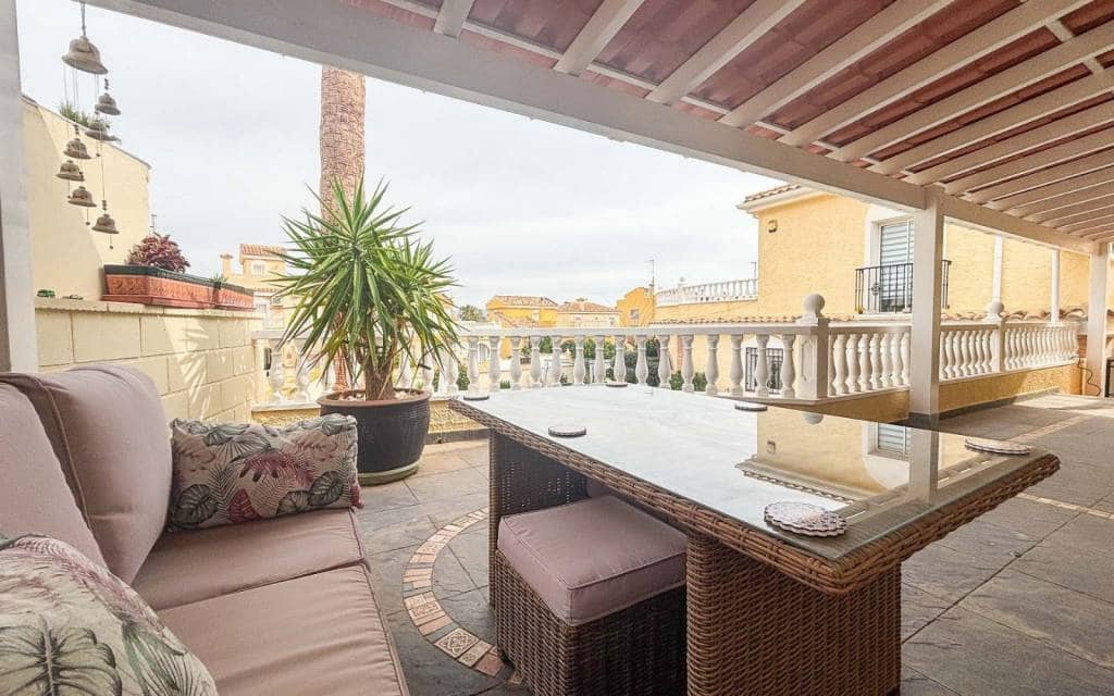 5 Zimmer Villa zu verkaufen in Monforte del Cid mit Pool - 384.950 € (Ref: 9665134)